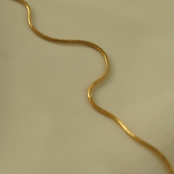 18K gold plated ultra thin shake necklace - Picture 5 of 11
